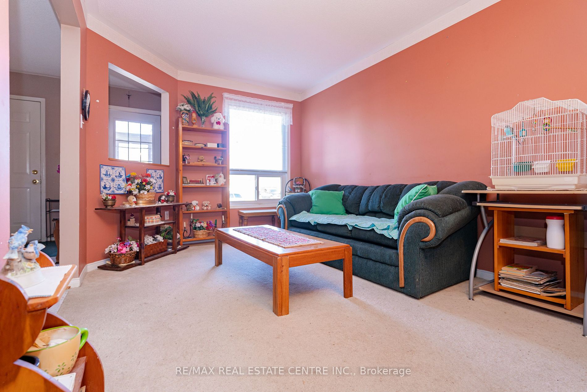 246 Howard Cres