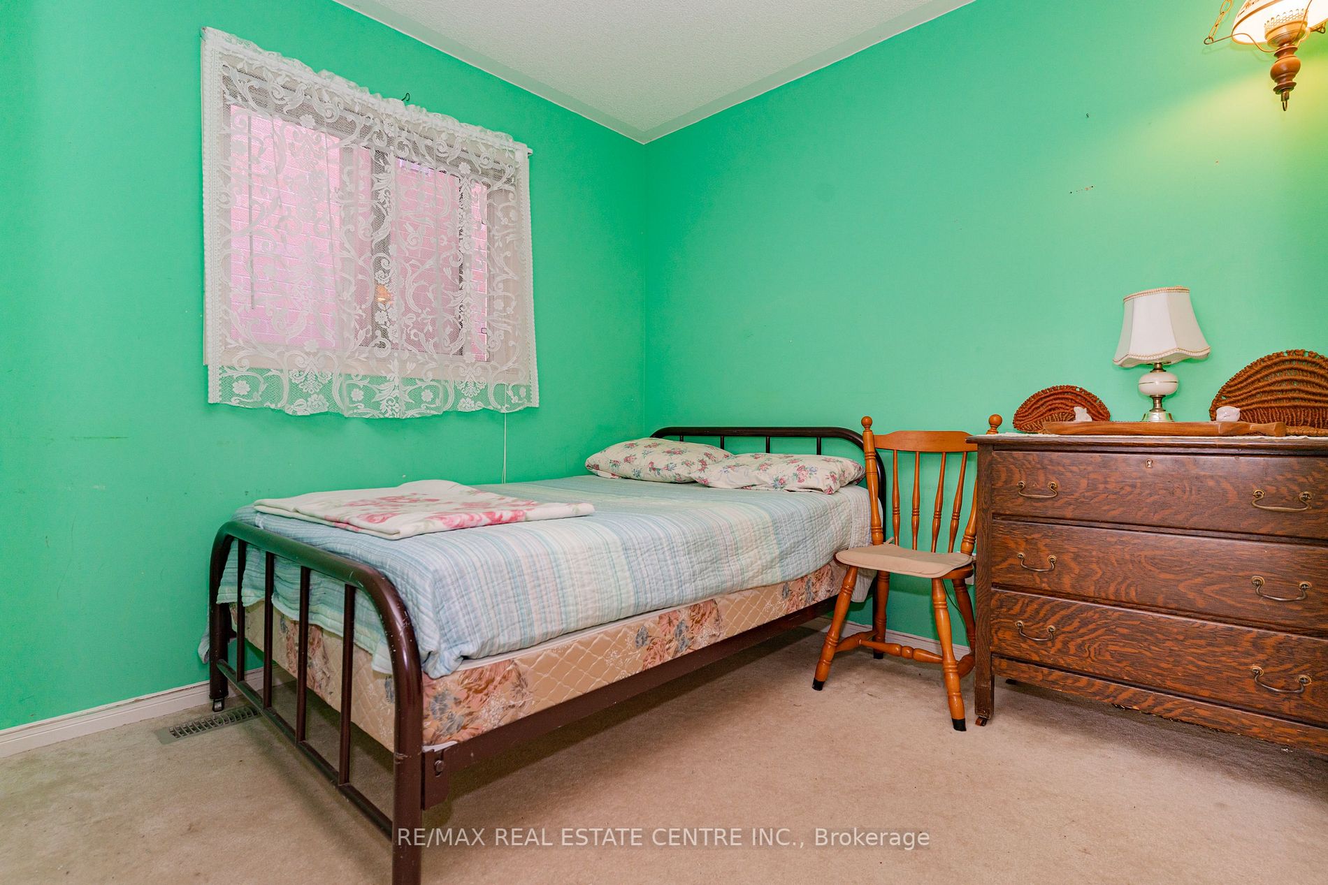 246 Howard Cres