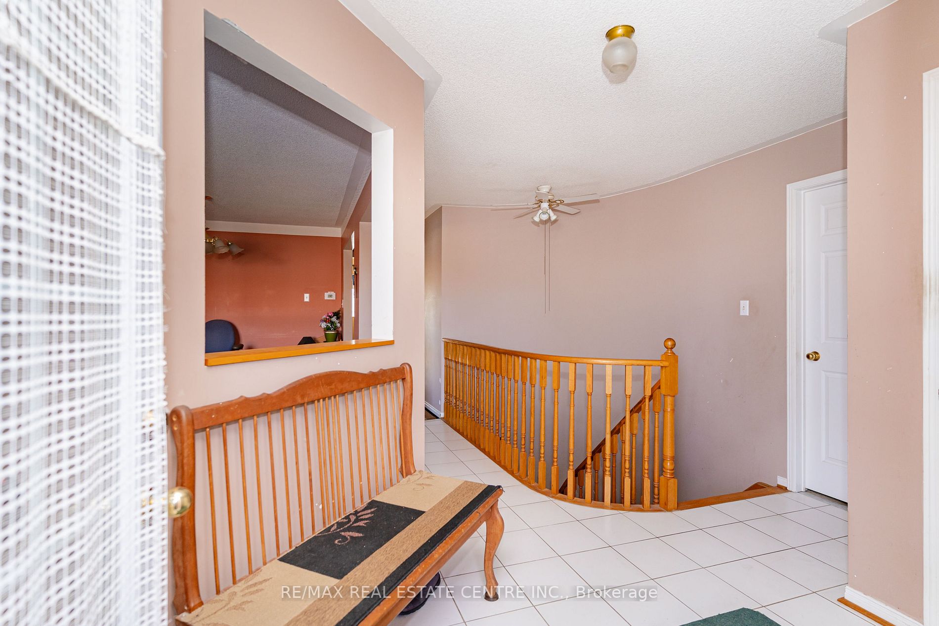 246 Howard Cres