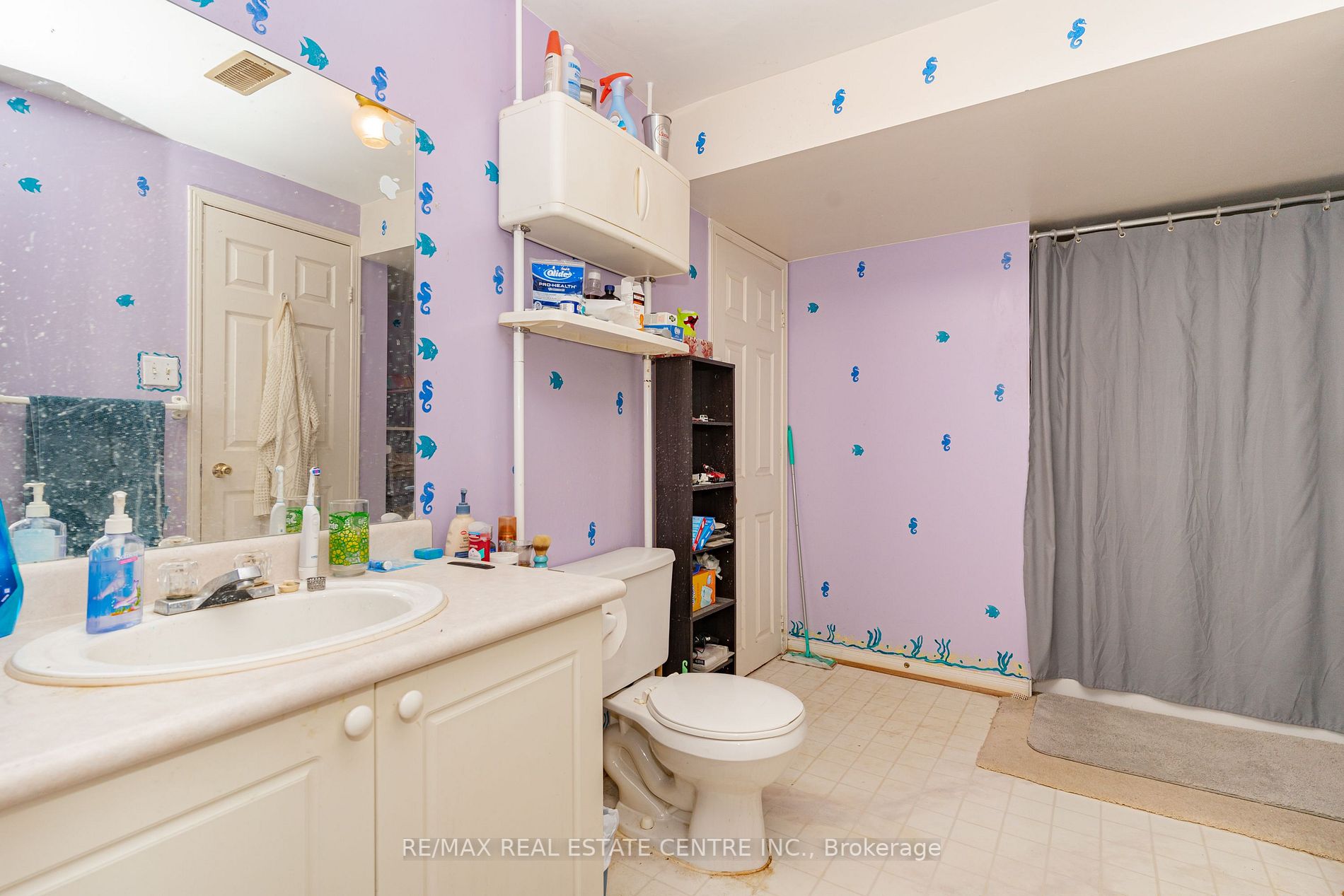 246 Howard Cres