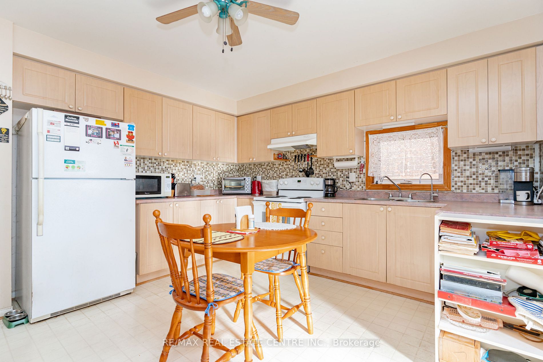 246 Howard Cres