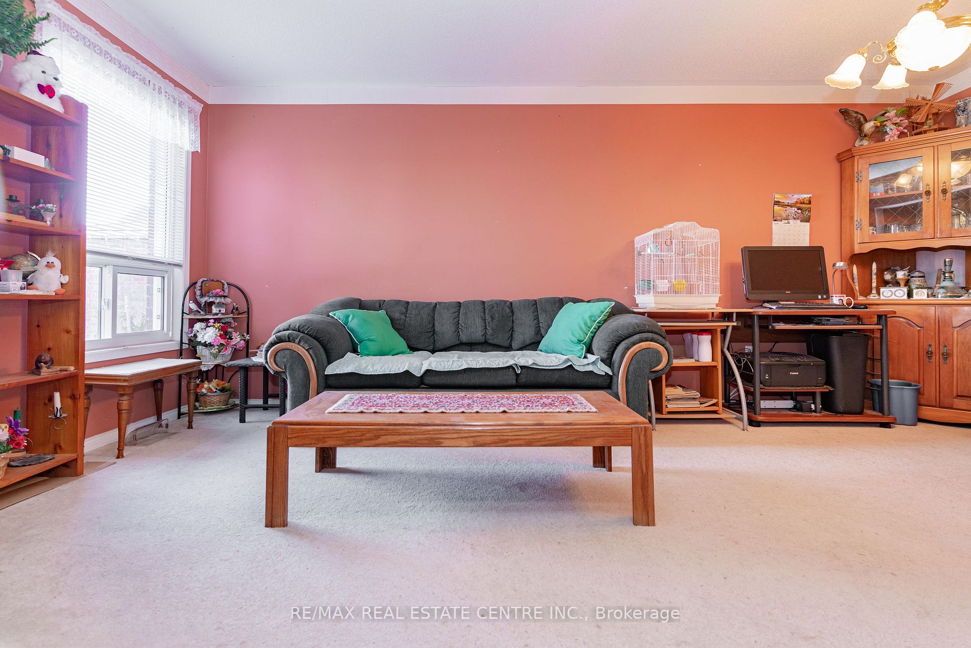 246 Howard Cres