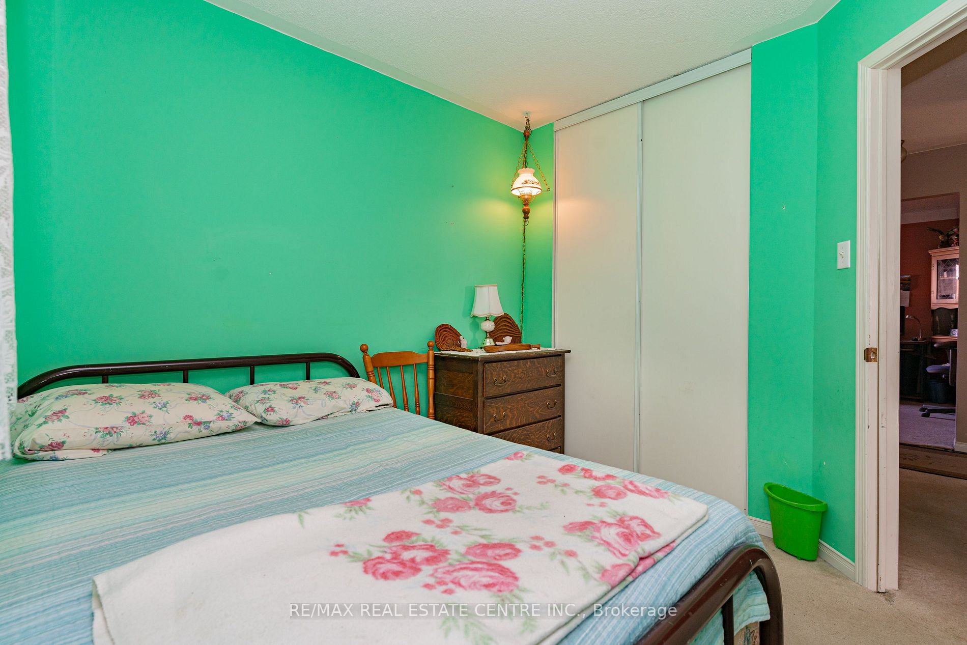 246 Howard Cres