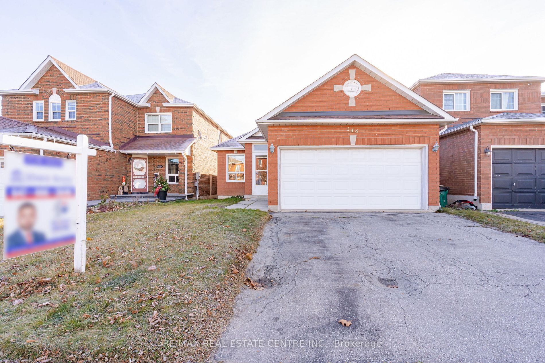 246 Howard Cres