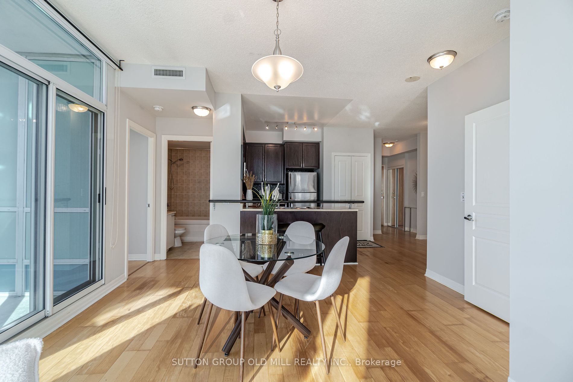 3939 Duke Of York Blvd, #2409