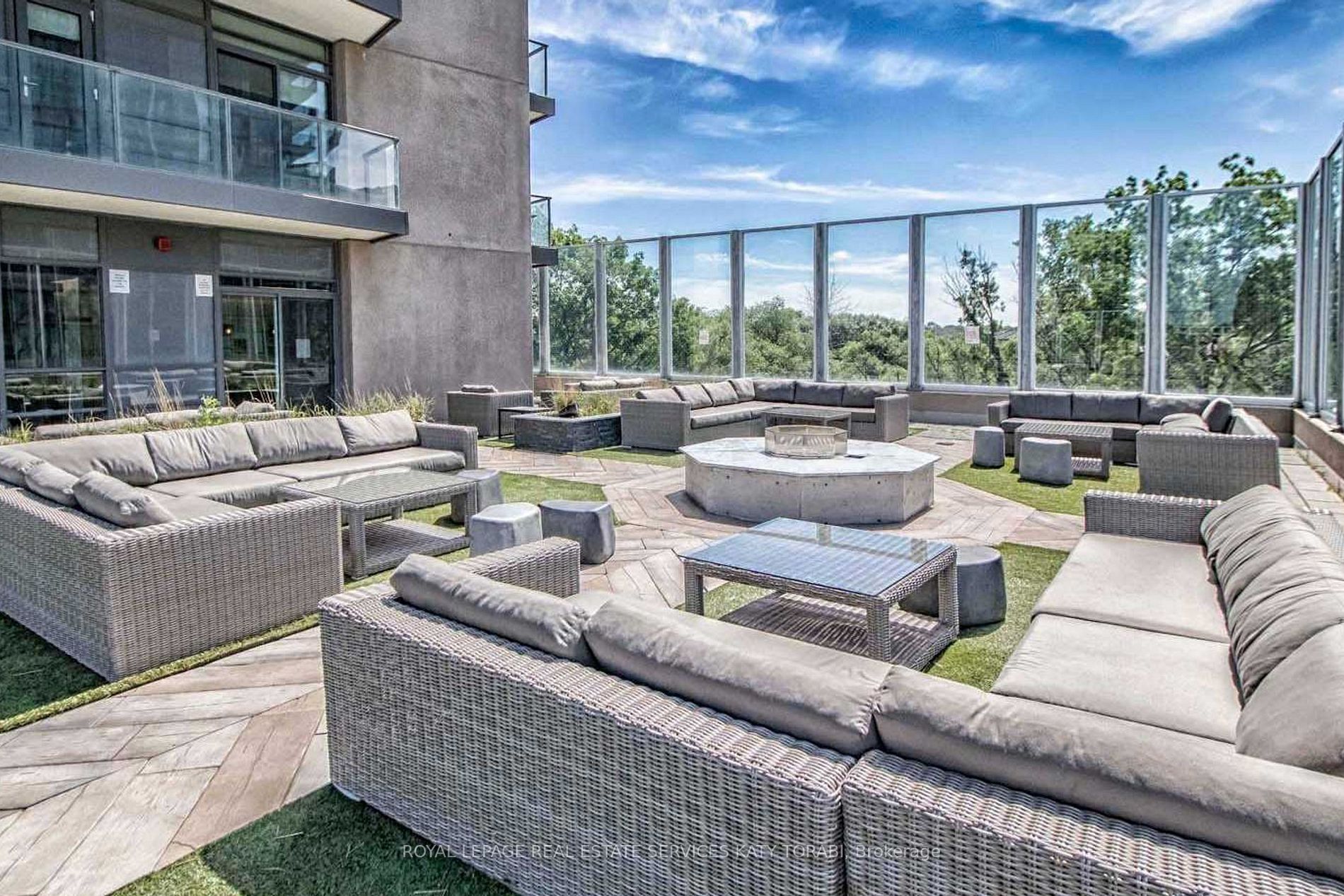 36 Park Lawn Rd, #1602