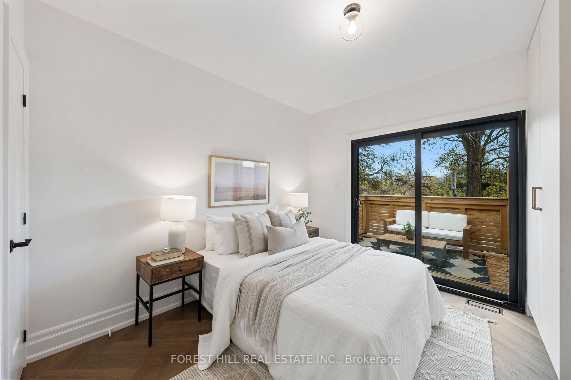 319 Indian Road Cres