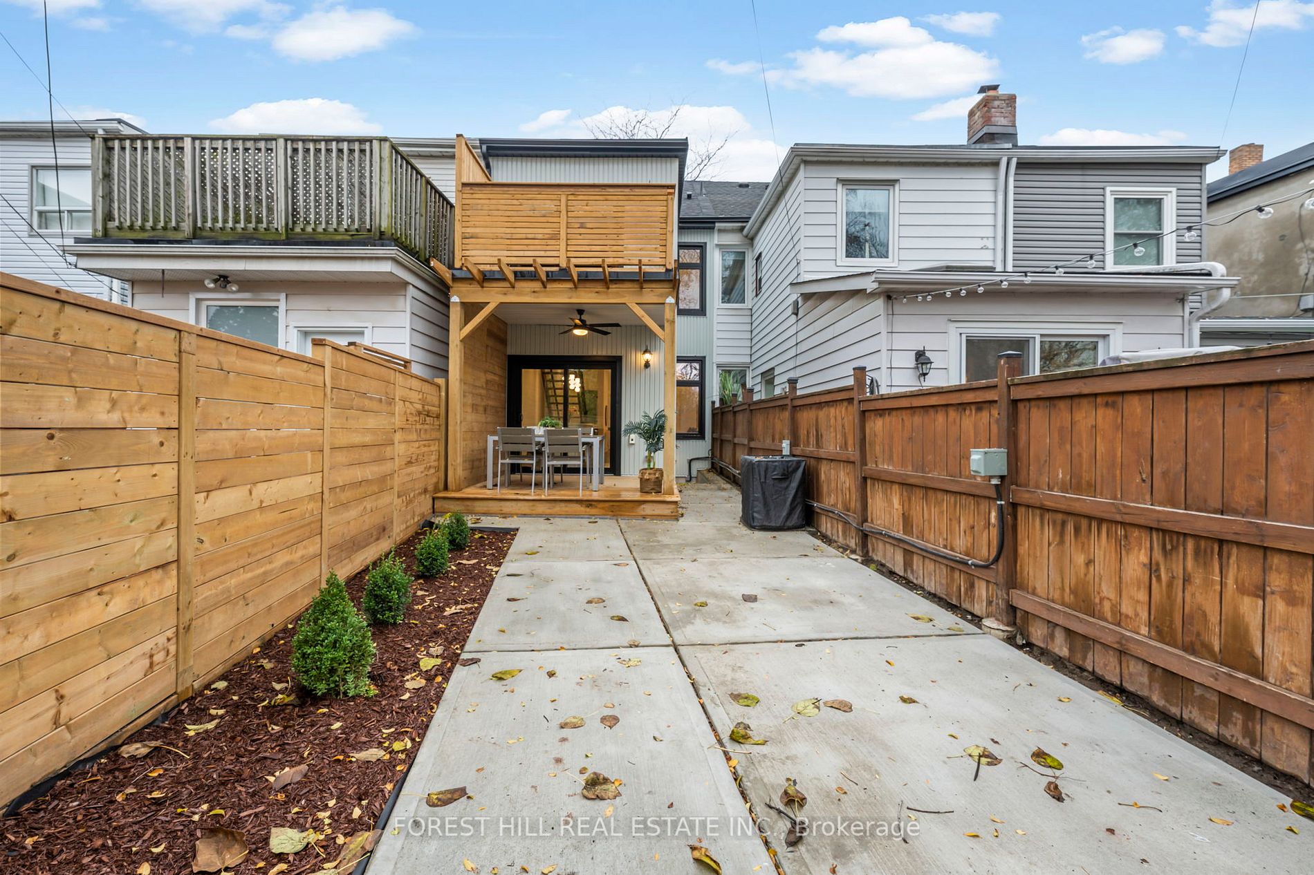 319 Indian Road Cres