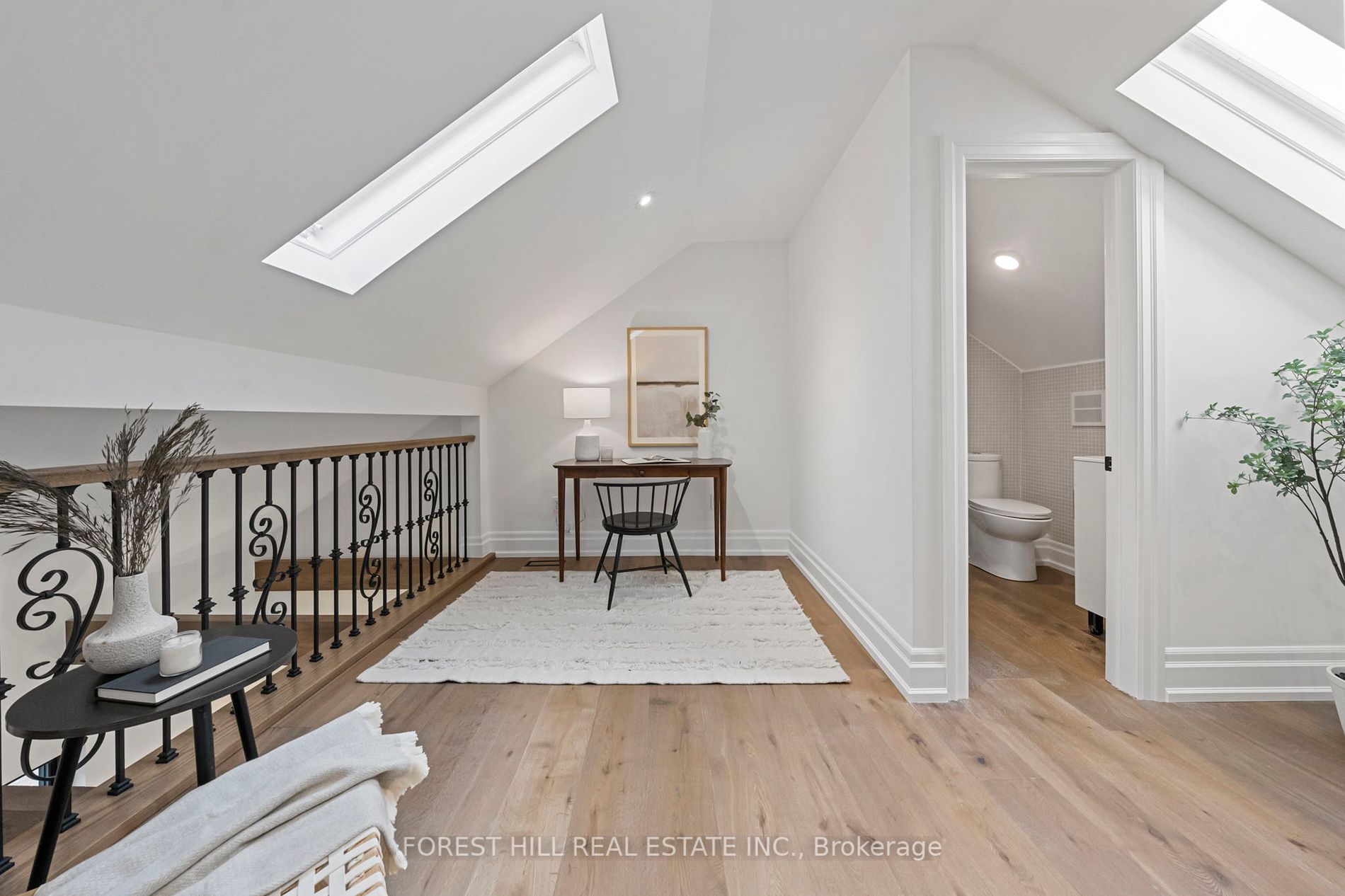 319 Indian Road Cres