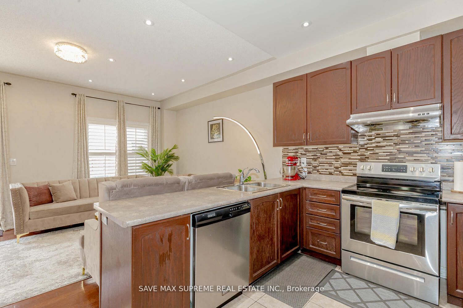 13 Ugrasen St