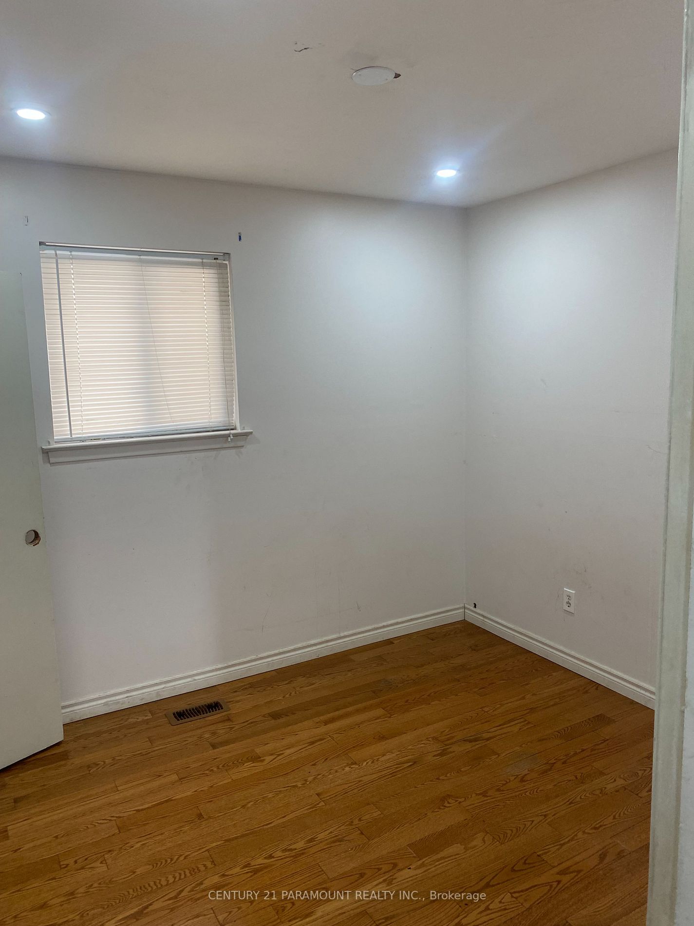 29 Coniston Ave