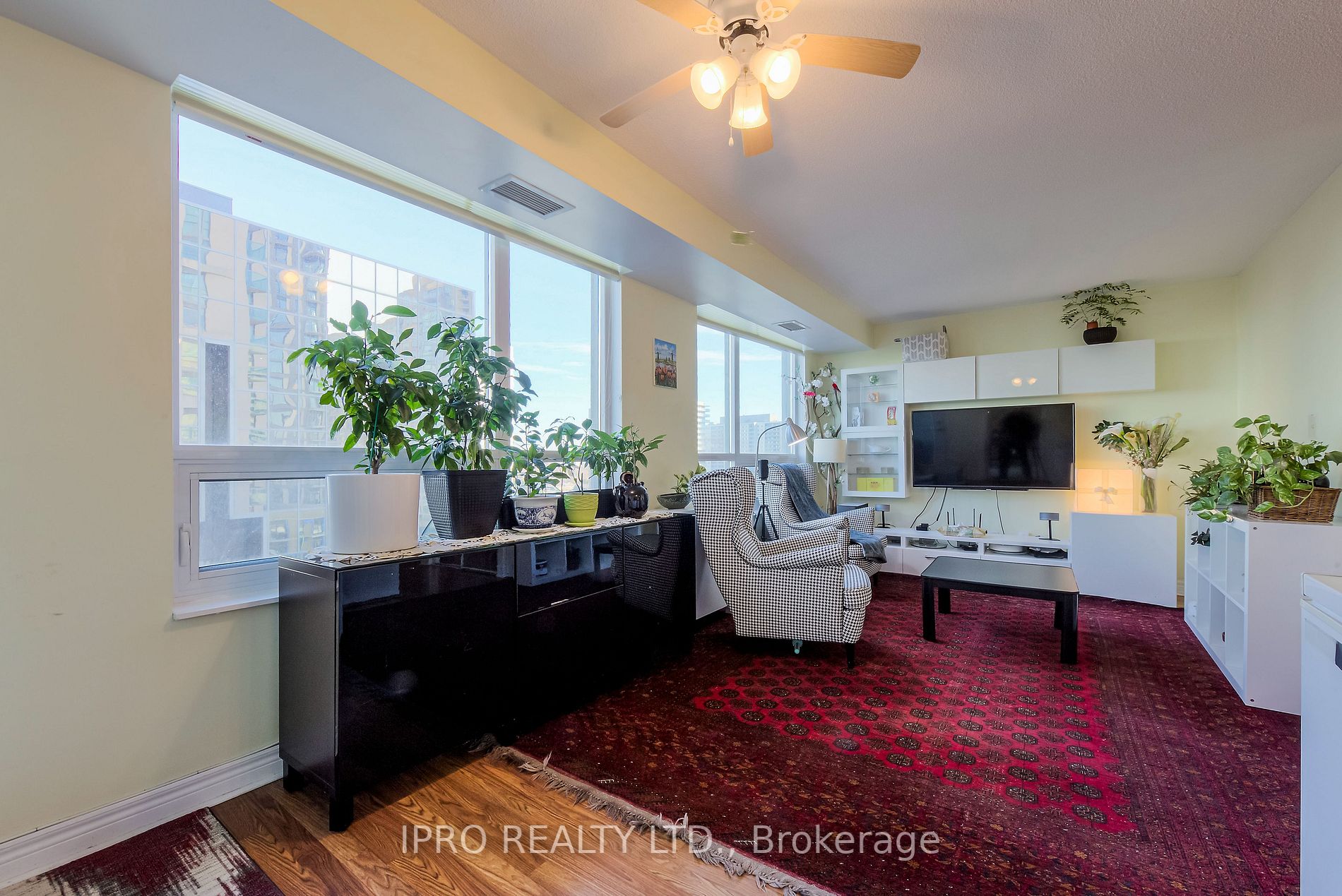 208 Enfield Pl, #901