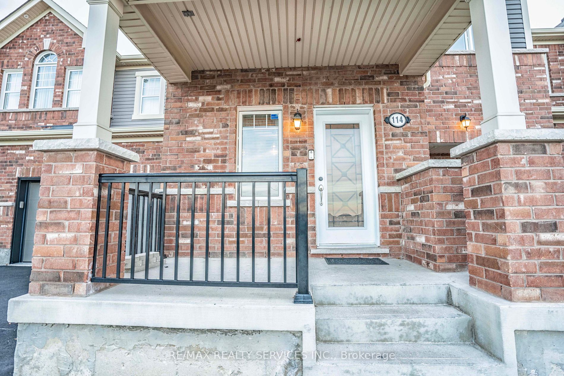 114 Thornbush Blvd