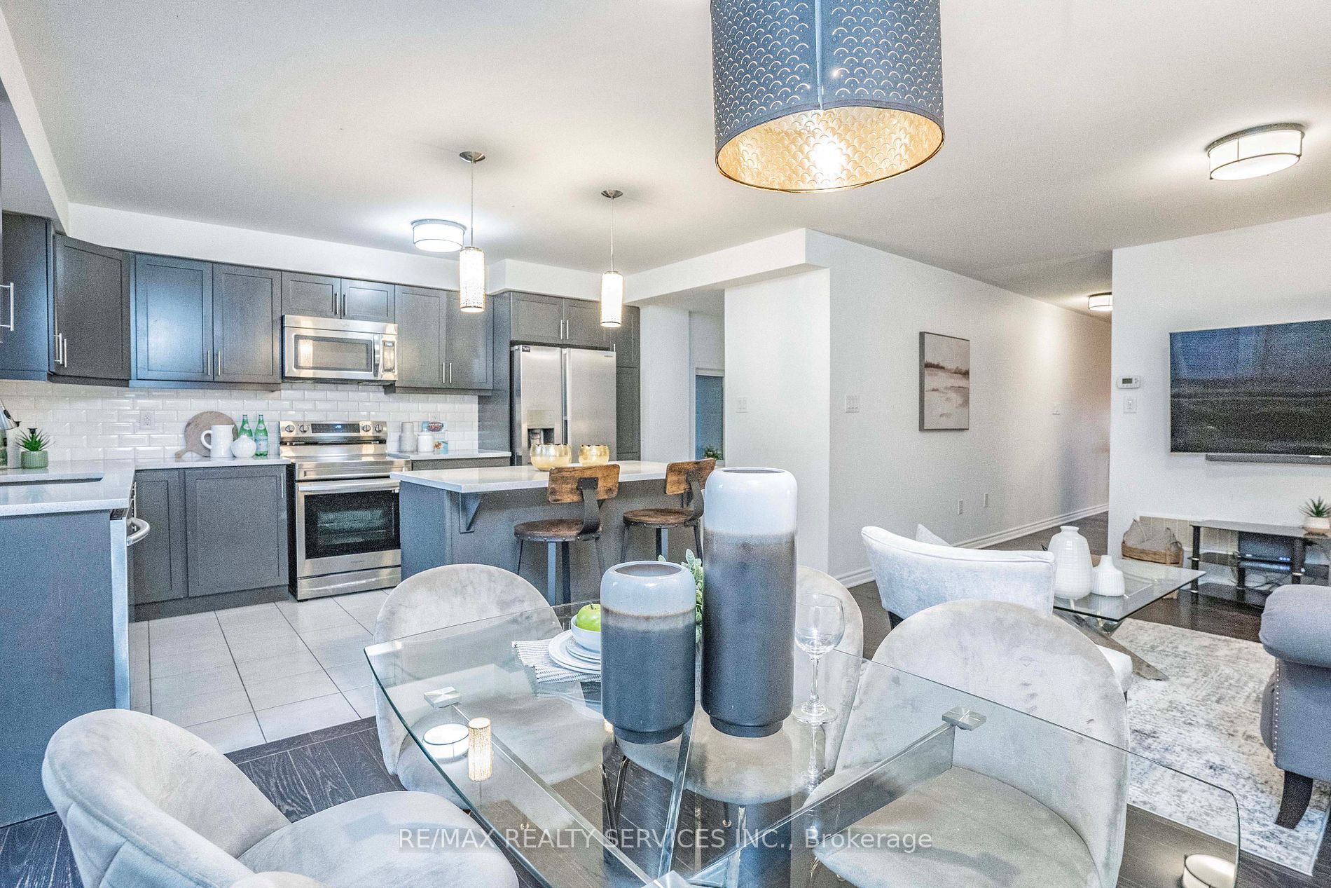 114 Thornbush Blvd