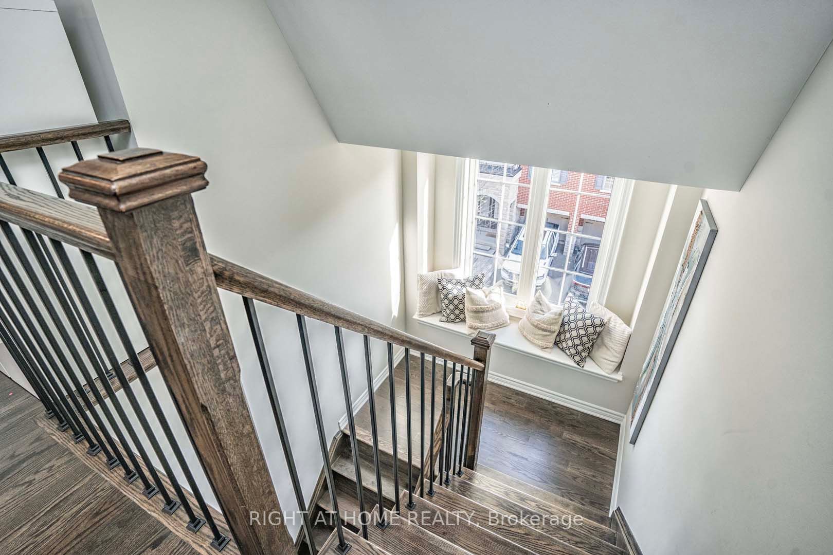 1221 Azinger Lane