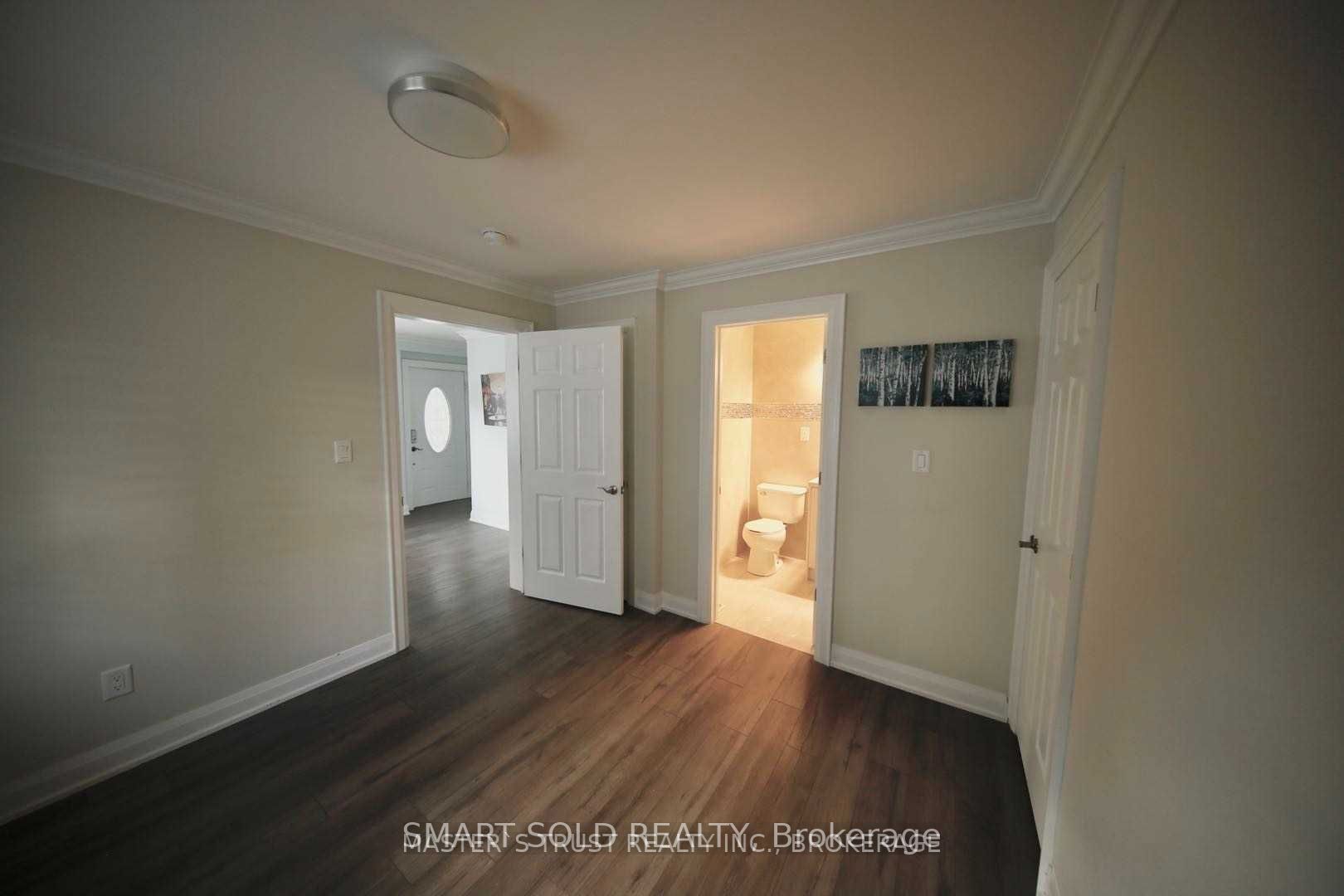 1078 Sawyer Ave