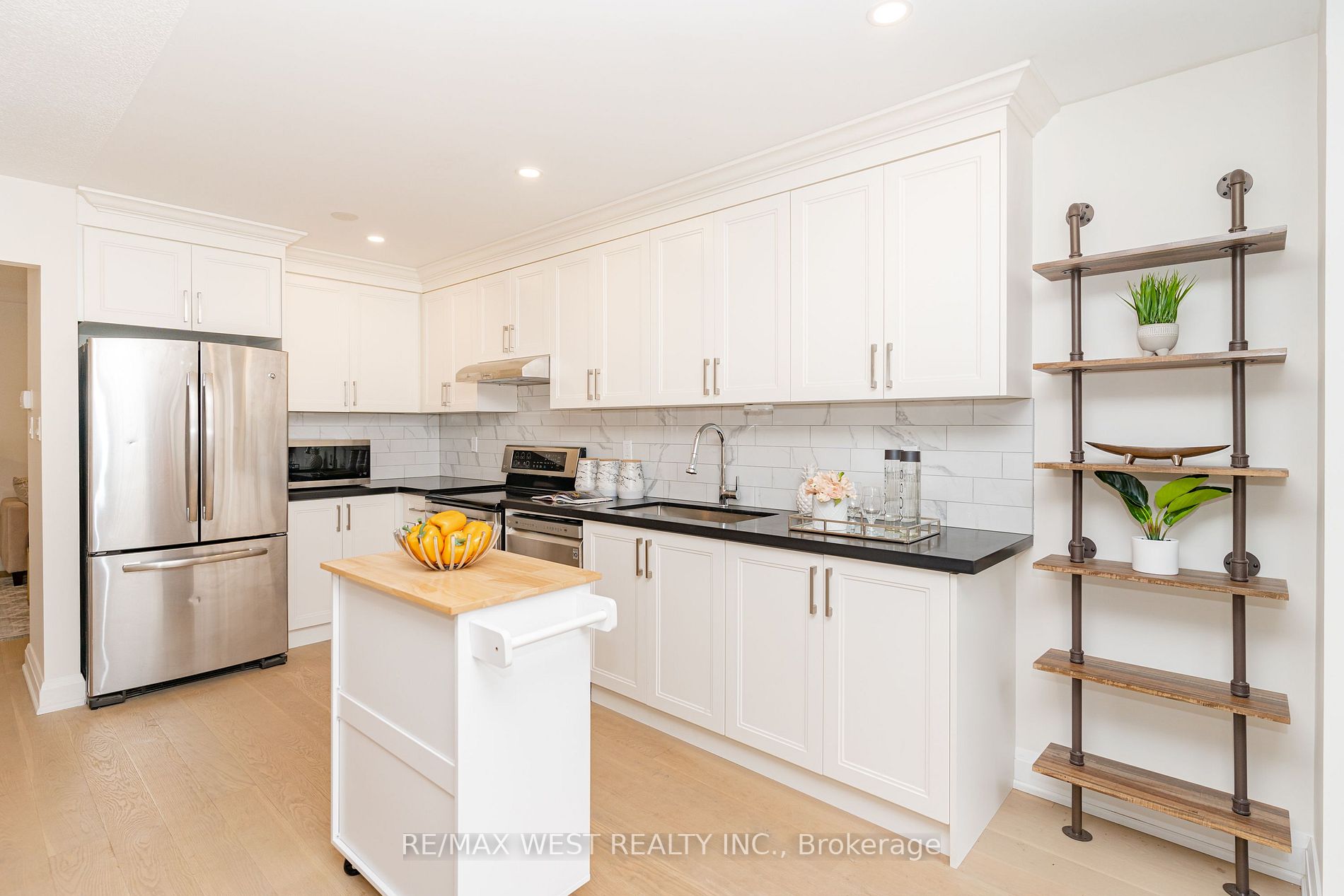 42 Pioneer Ave, #28