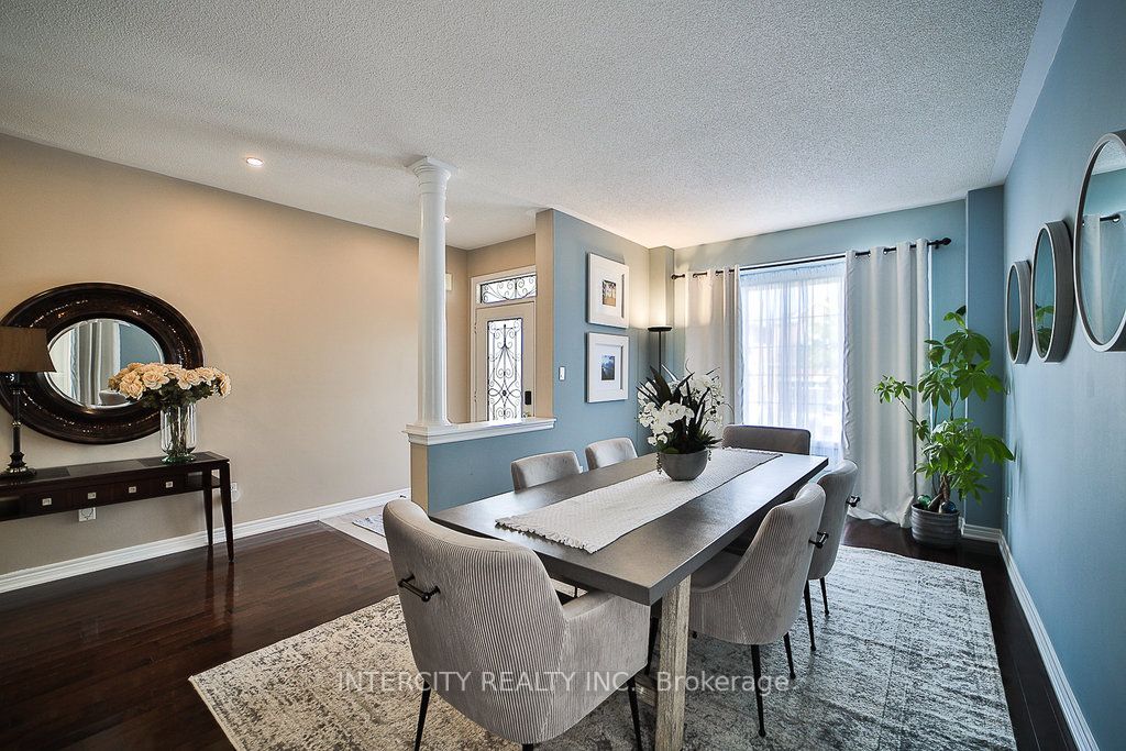 10 Silvershadow Terr