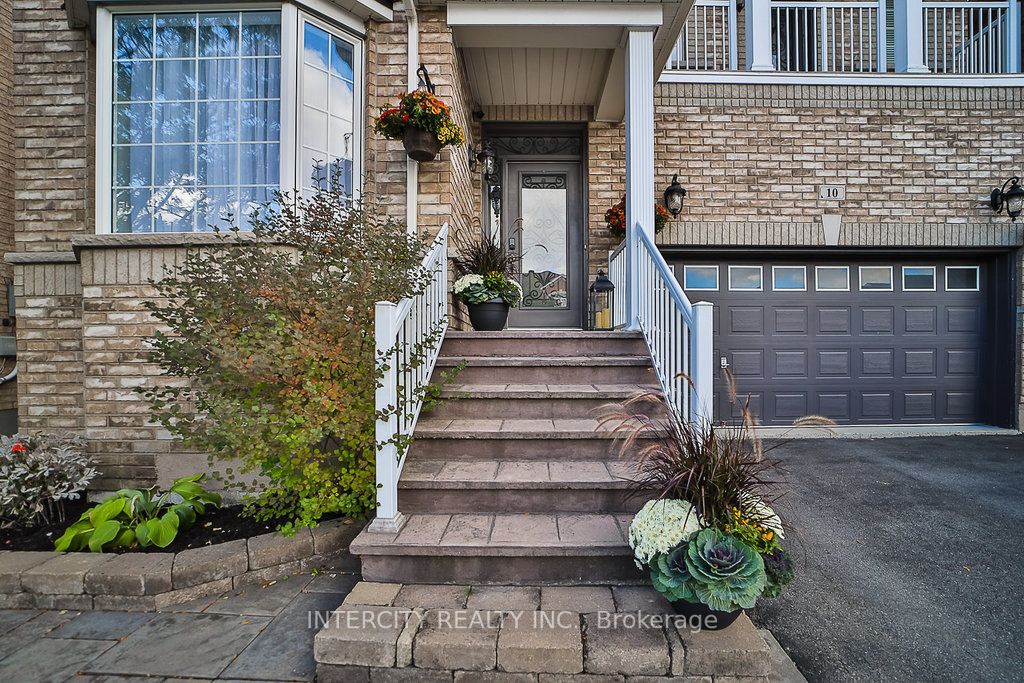 10 Silvershadow Terr