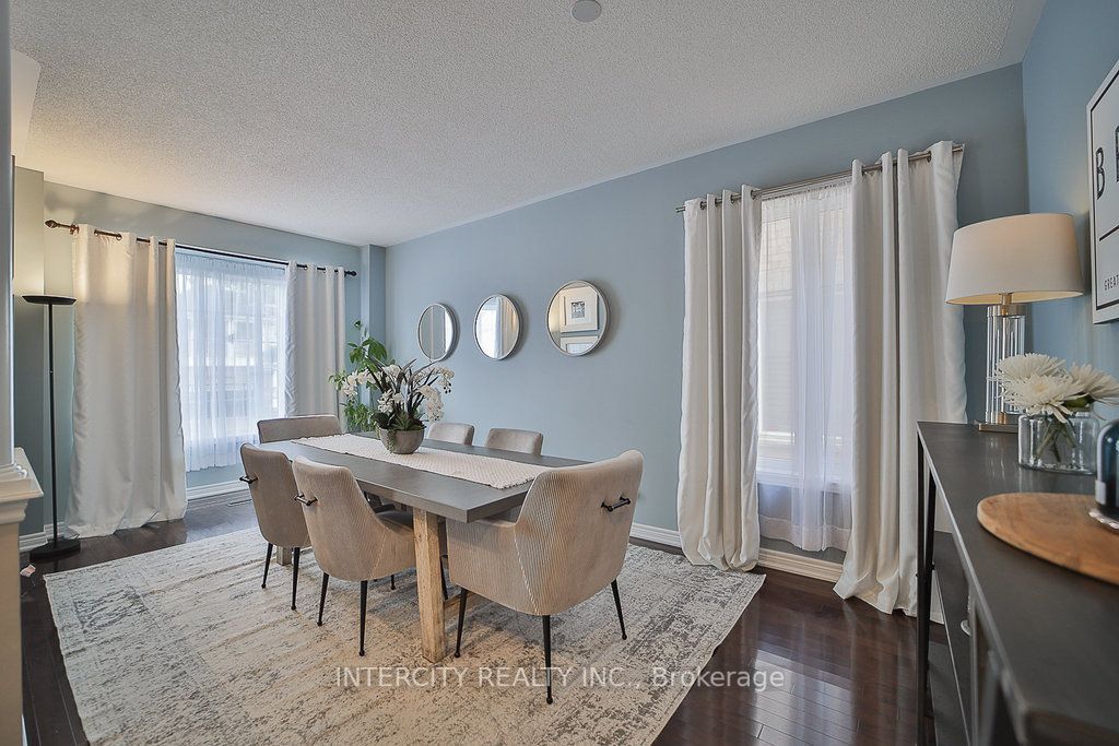 10 Silvershadow Terr