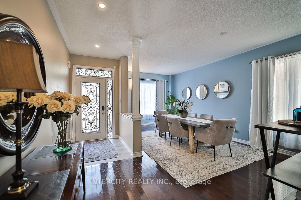 10 Silvershadow Terr