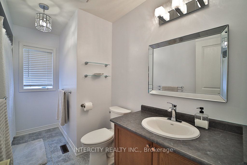 10 Silvershadow Terr