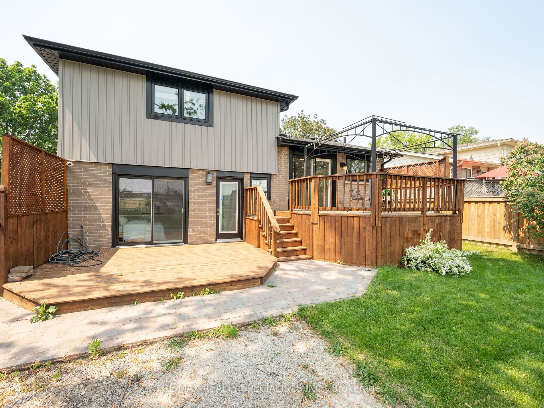 3 Lockton Crescent