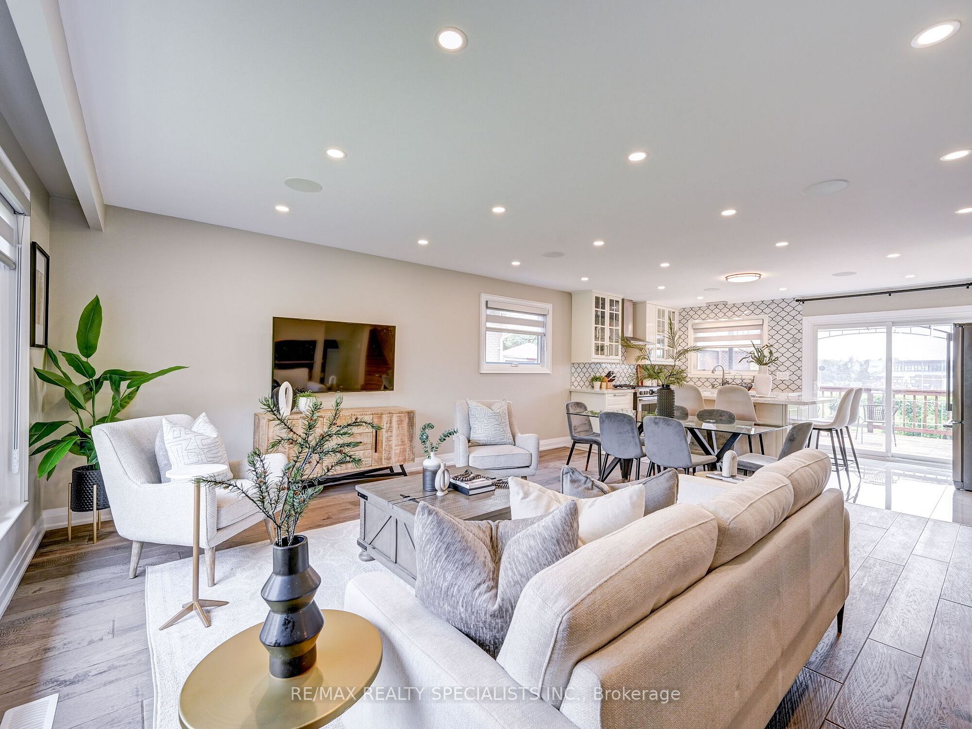 3 Lockton Crescent