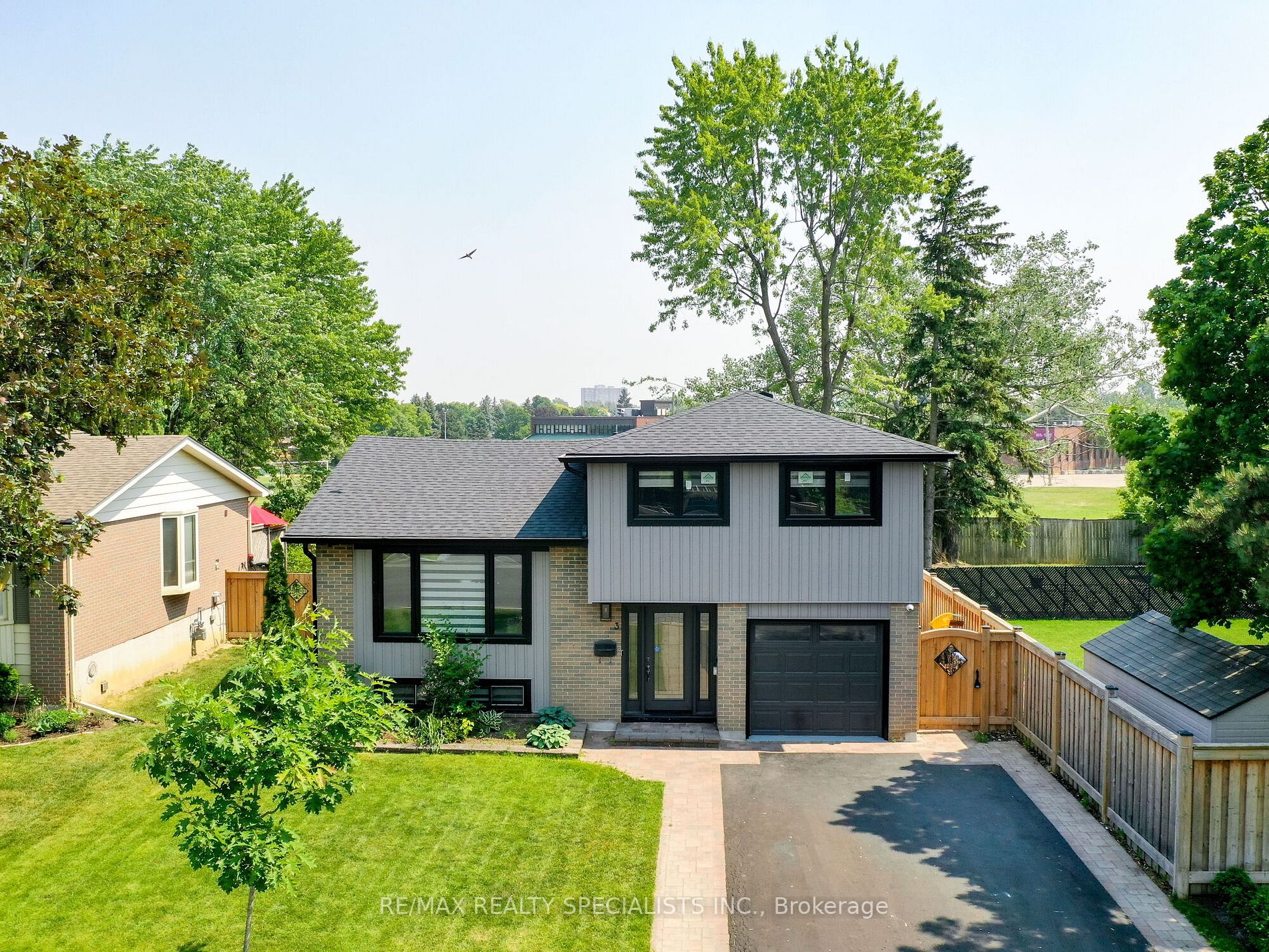 3 Lockton Crescent