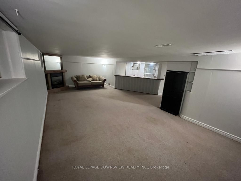 22 Northampton Dr W