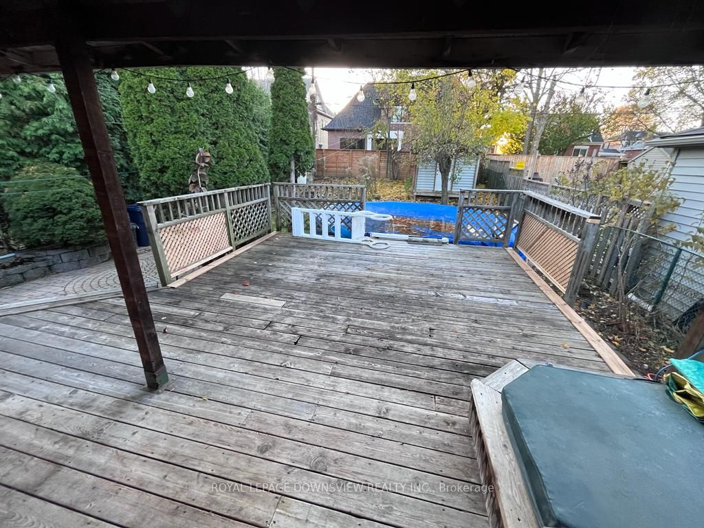 22 Northampton Dr W