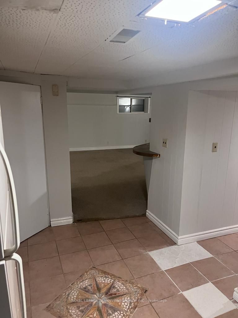 22 Northampton Dr W