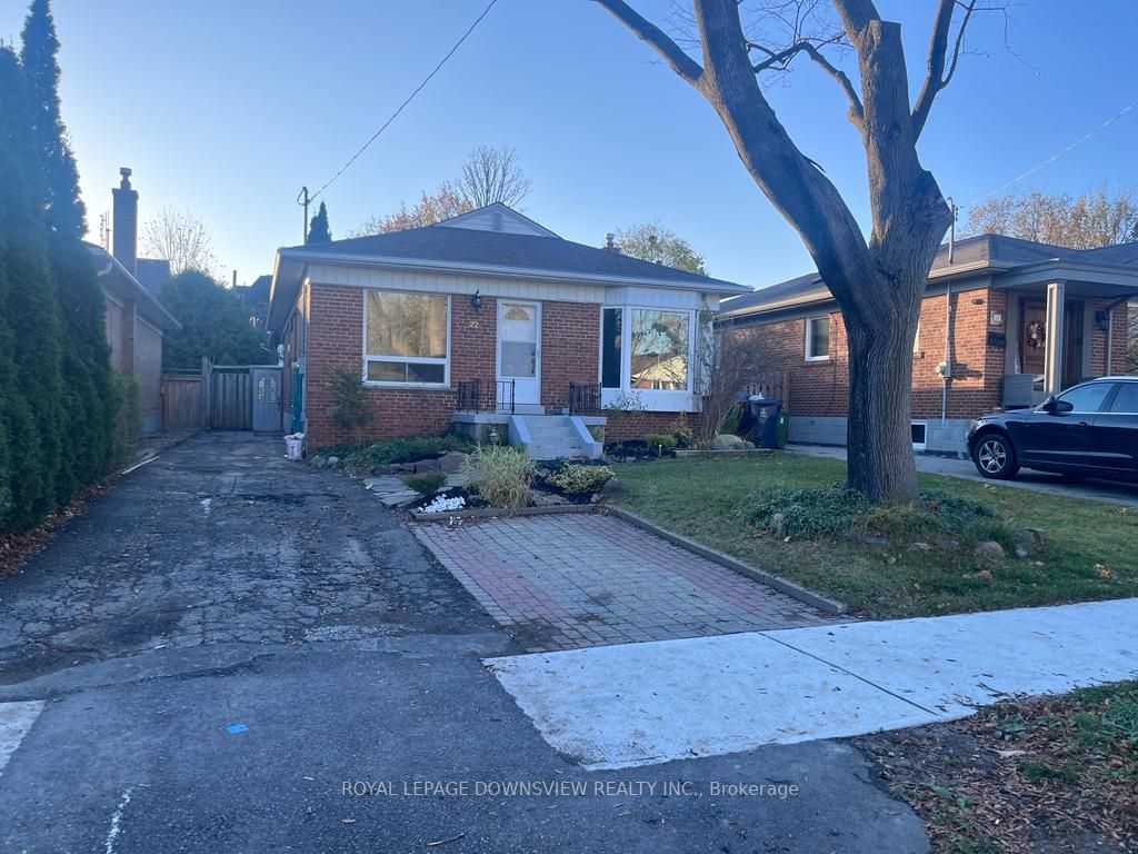 22 Northampton Dr W