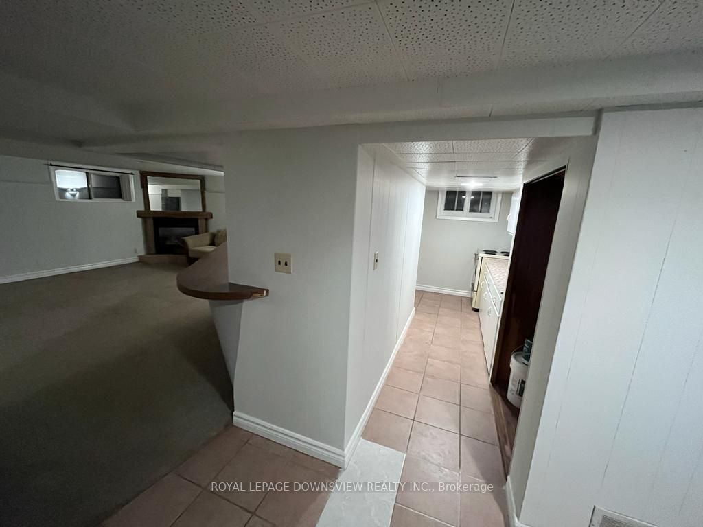22 Northampton Dr W