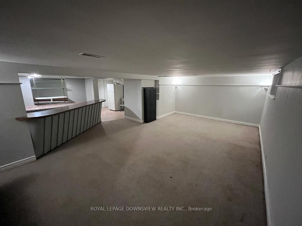 22 Northampton Dr W