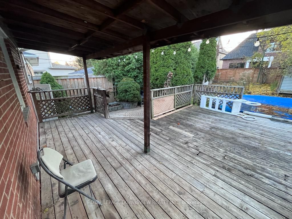 22 Northampton Dr W