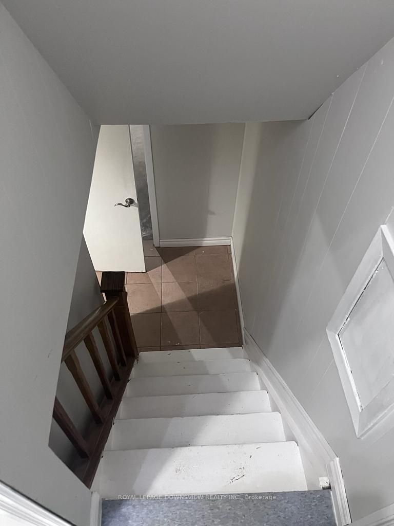 22 Northampton Dr W