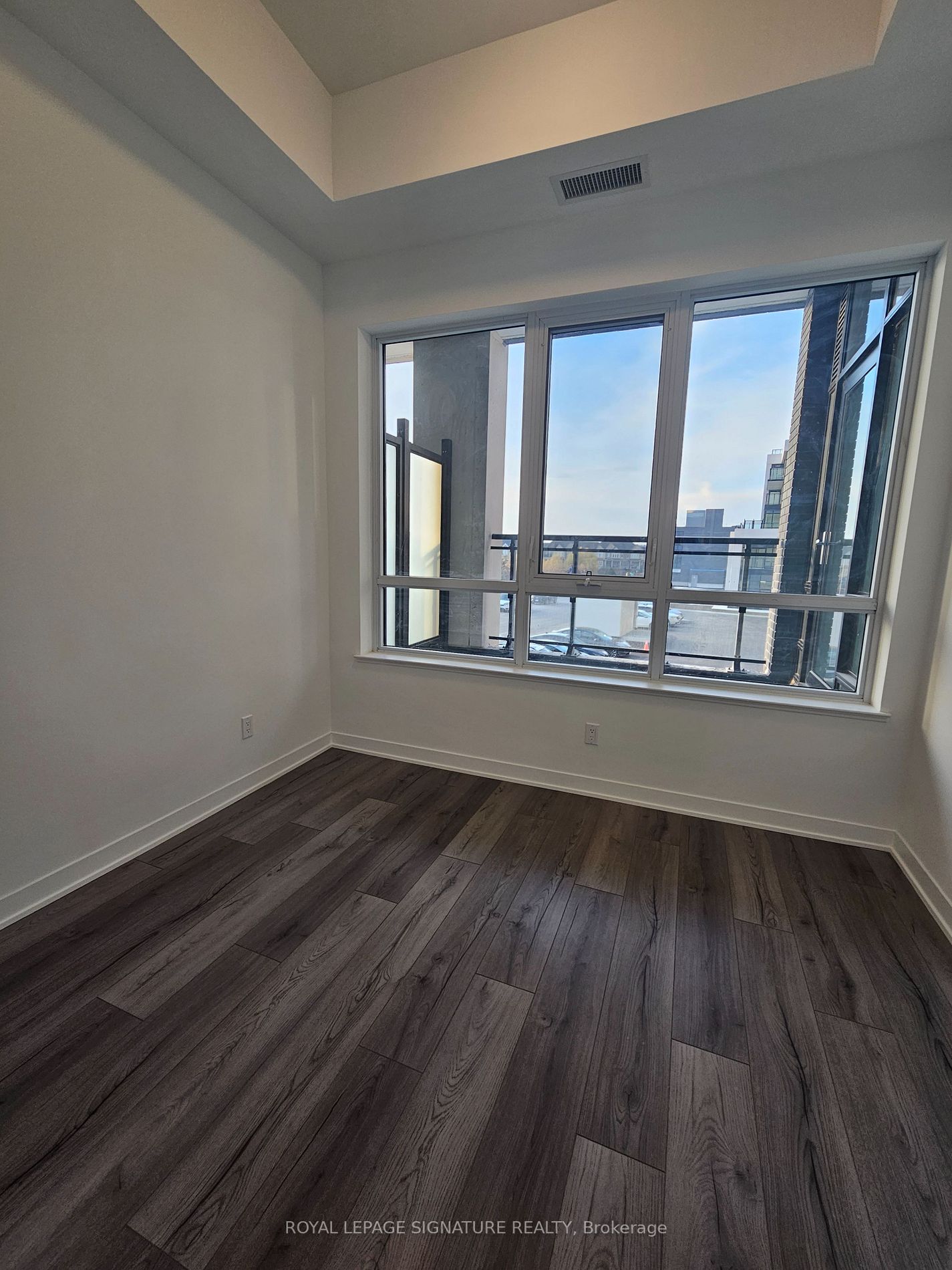405 Dundas Street W, #239
