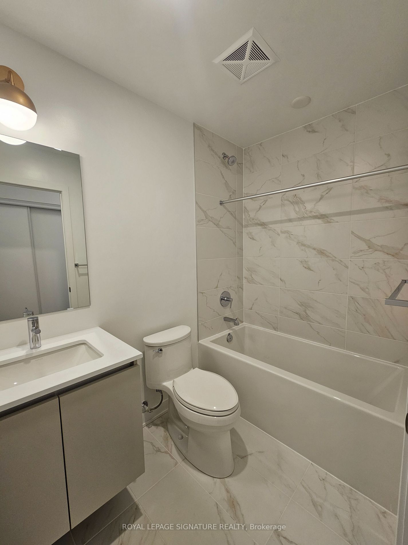 405 Dundas Street W, #239