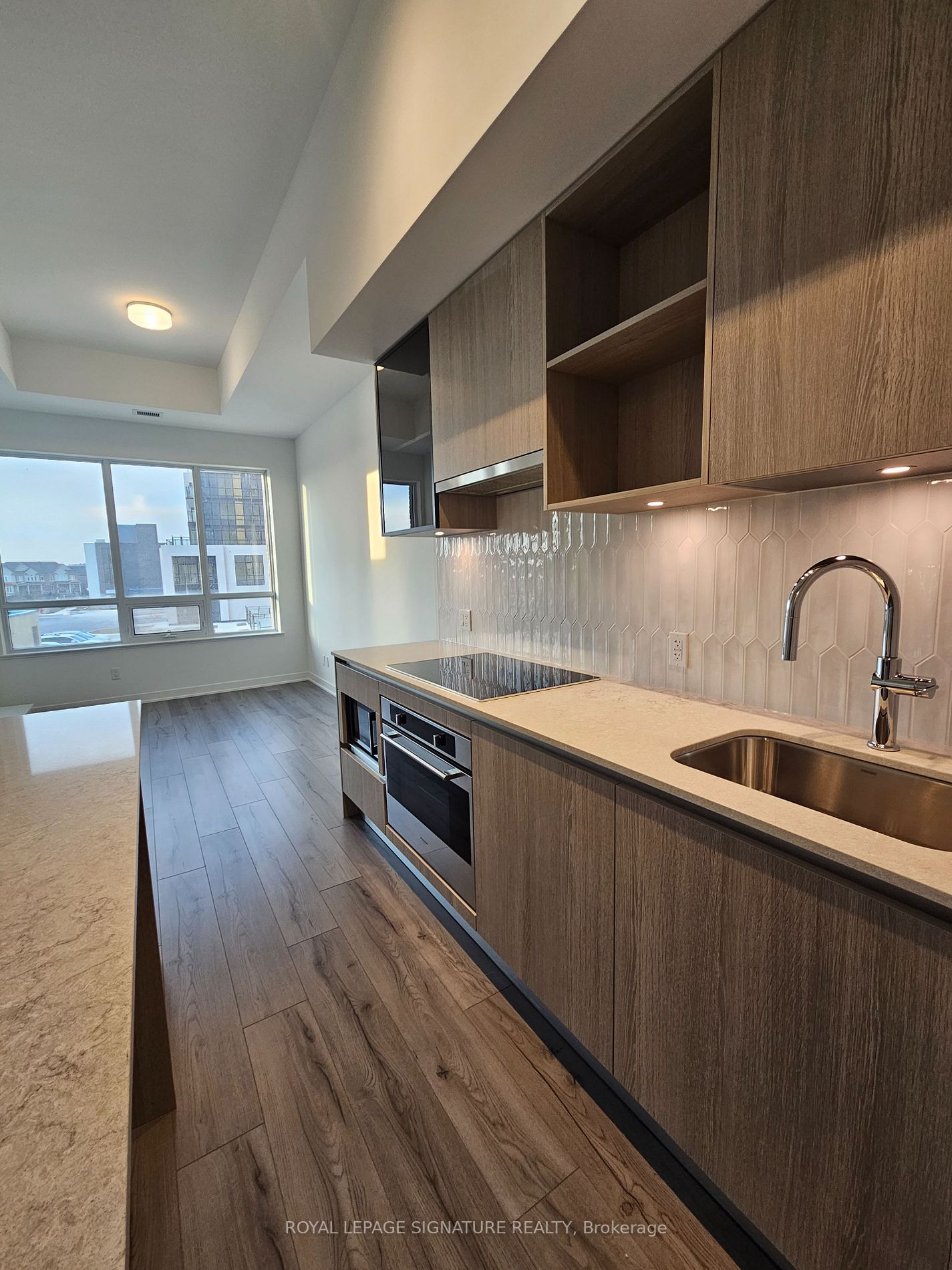 405 Dundas Street W, #239