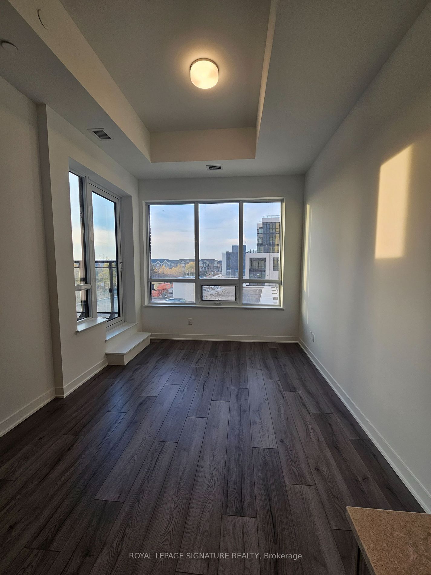 405 Dundas Street W, #239