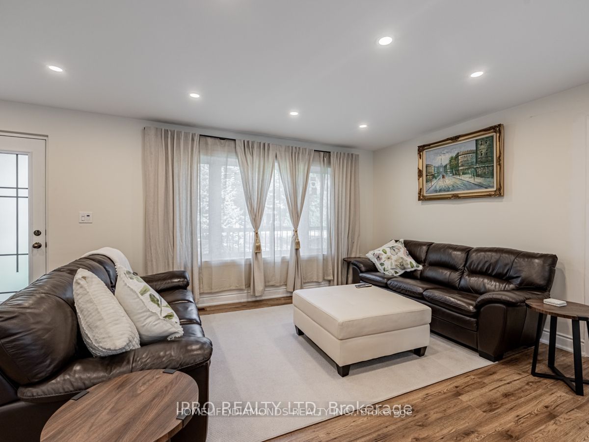 208 Glen Oak Dr