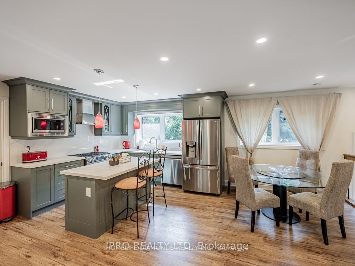 208 Glen Oak Dr