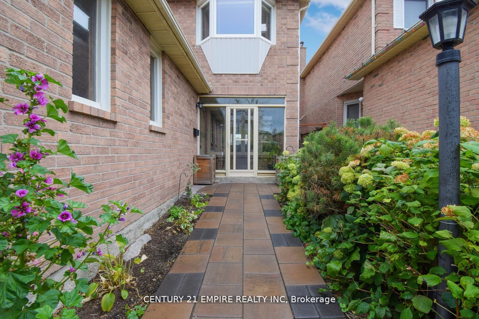 350 Harrowsmith Drive