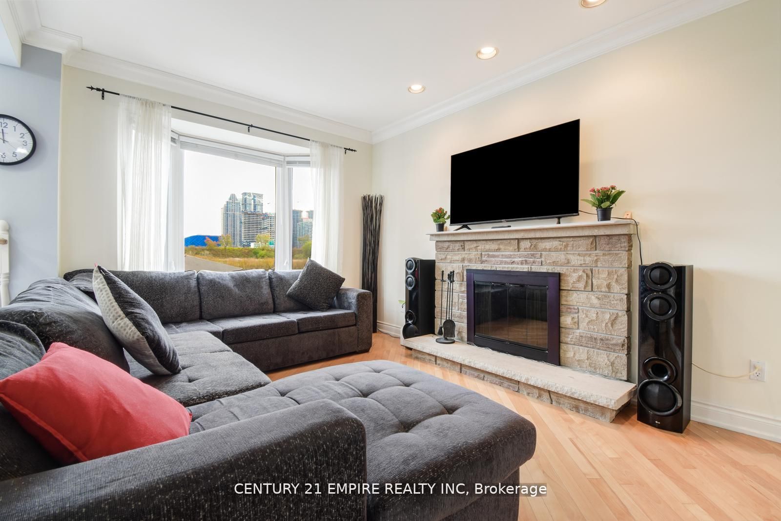 350 Harrowsmith Drive