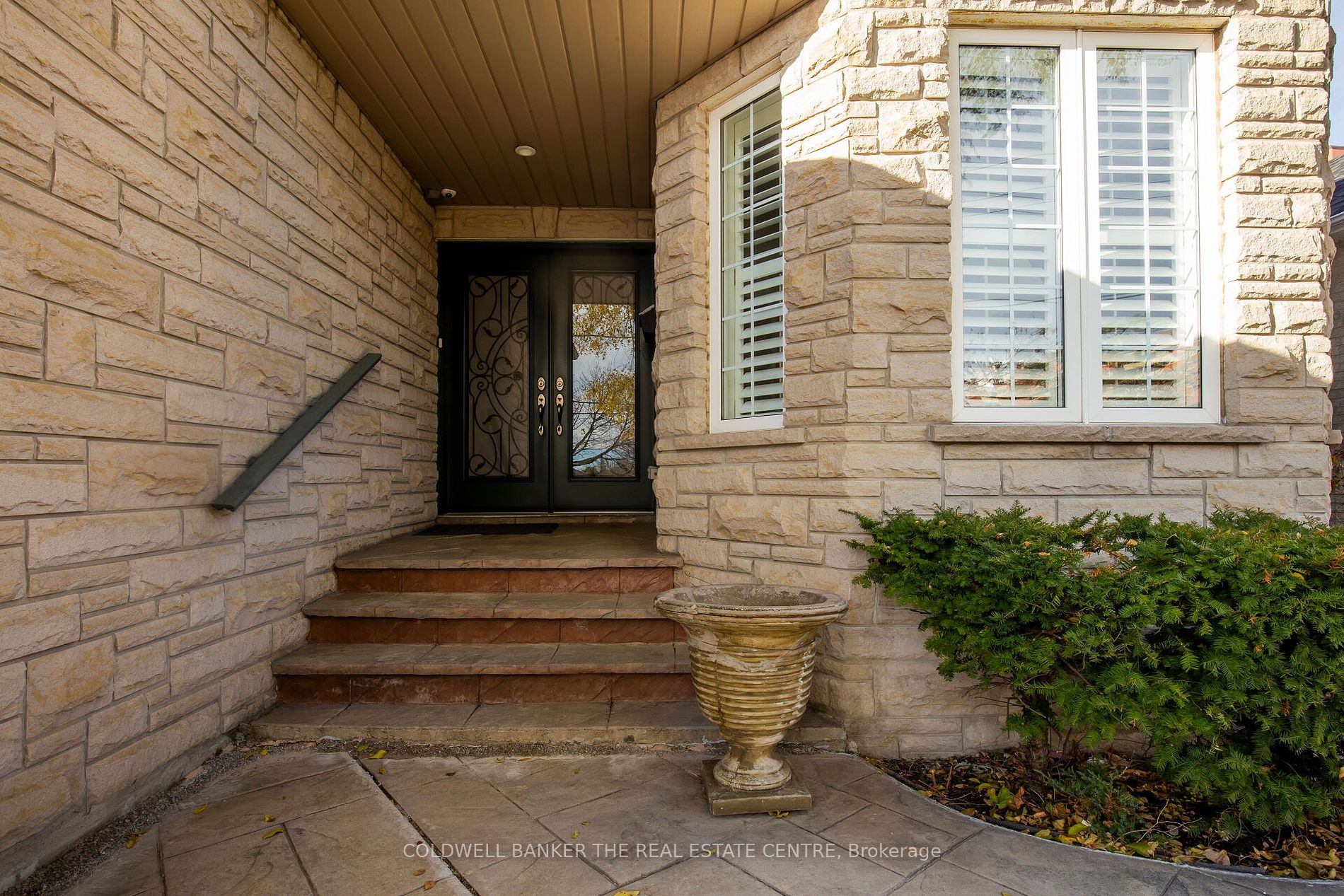 57 Fairview Road W