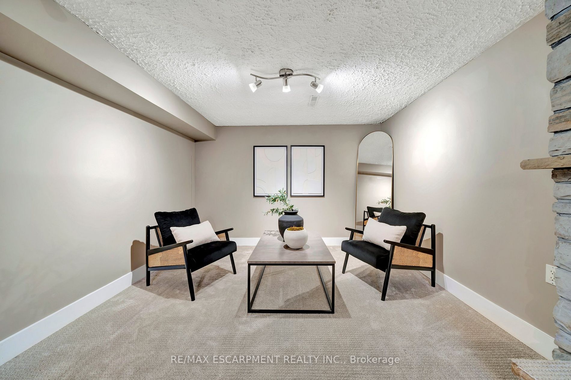 141 Otter Cres