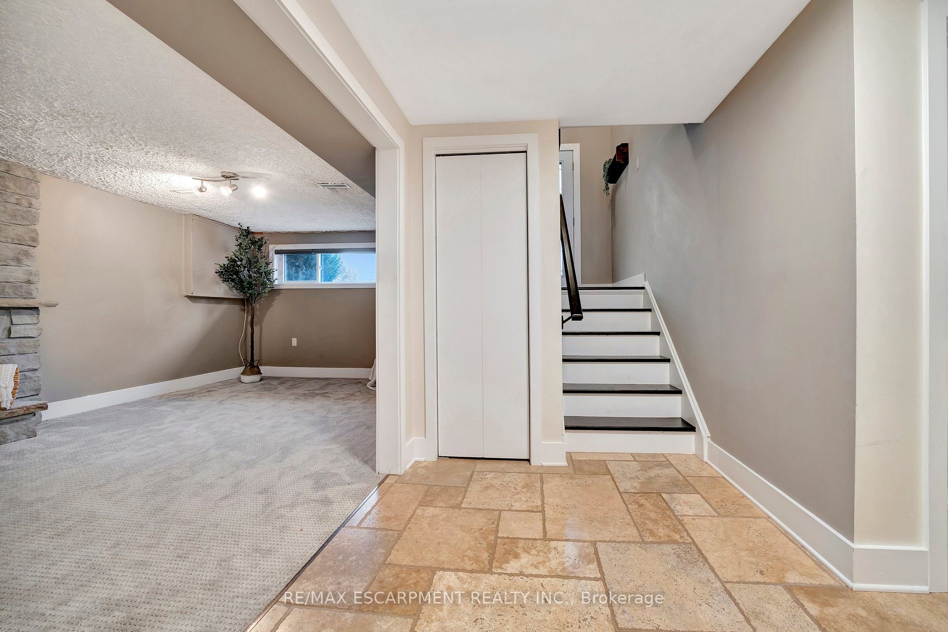 141 Otter Cres