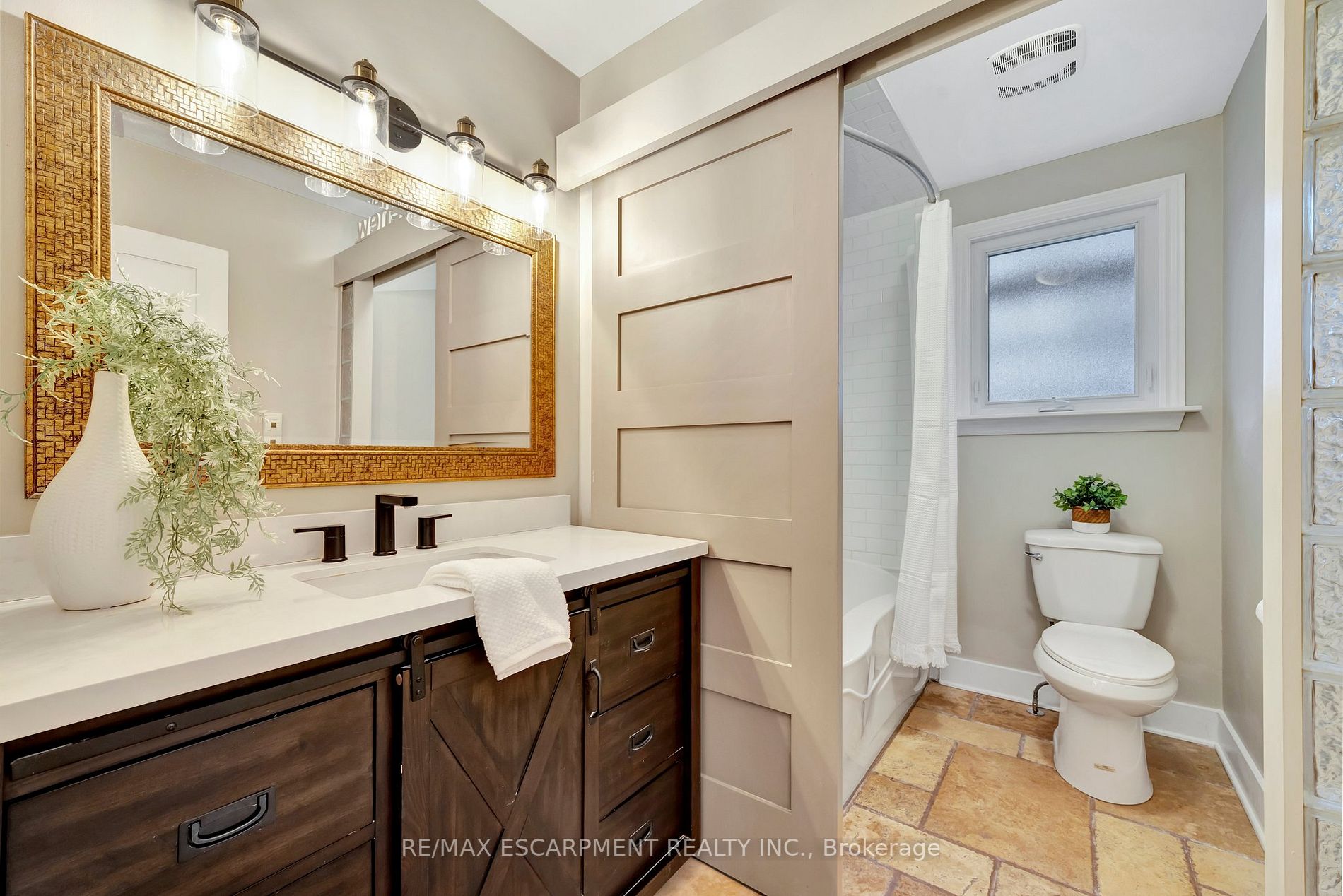 141 Otter Cres