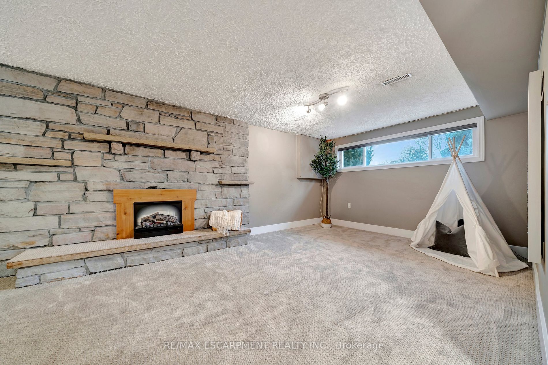 141 Otter Cres